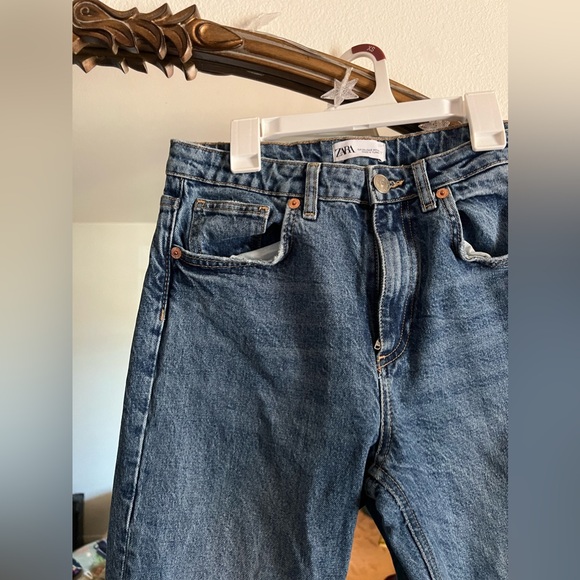 Zara Medium Wash Denim Jeans - Picture 3 of 3
